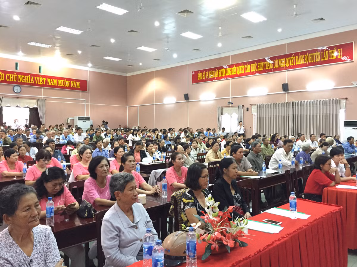 Vinamilk tiep tuc “Cham soc suc khoe nguoi cao tuoi”-Hinh-2