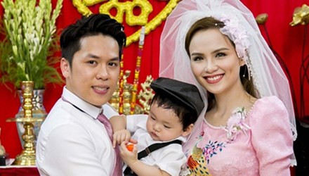 Với Diễm Hương showbiz chỉ có bè chứ không có bạn.