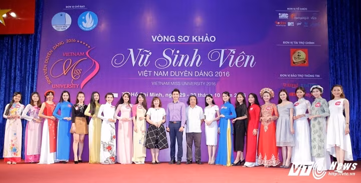 Đặc biệt, mới đây cô gái này vừa xuất sắc lọt top 90 thí sinh chuẩn bị vào vòng thi bán kết của cuộc thi “Nữ sinh viên Việt Nam duyên dáng 2016”. Vòng bán kết cuộc thi sẽ diễn ra từ ngày 6/11- 20/11/2016 tại ba thành phố: Hà Nội, Đà Nẵng và TP HCM. Tại đây, thí sinh sẽ vượt qua phần thi trình diễn áo dài, phần thi tài năng và kiểm tra kiến thức xã hội bằng bài trắc nghiệm.