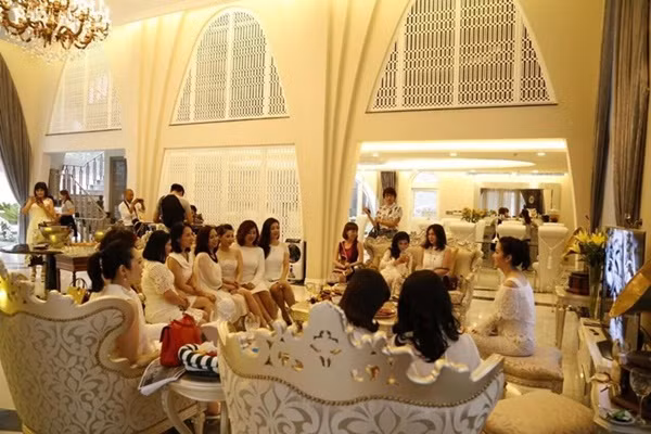 Giáng My tổ chức những buổi tiệc ấm áp.