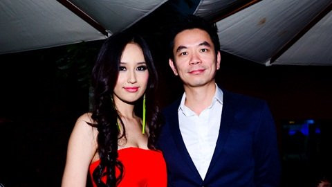 Nhiều đồn đoán cho rằng cô đang yêu đại gia Benny Ng, một quý ông đã từng làm siêu lòng hàng loạt người đẹp showbiz Việt.