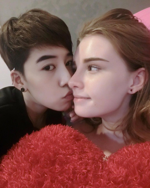Một số hình ảnh đẹp của "nữ thần Thái Lan" và người yêu đồng tính.