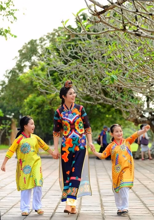 Goc khuat sau anh hao quang cua Hoa hau Ngoc Han-Hinh-4