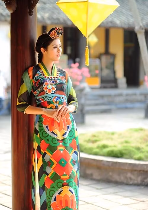 Goc khuat sau anh hao quang cua Hoa hau Ngoc Han-Hinh-3