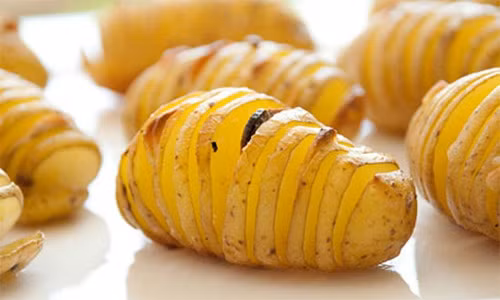 Khoai tây. Nó rất bổ dưỡng và lành mạnh nhưng nếu bạn giữ khoai tây trong một thời gian dài, nó sẽ mất đi giá trị dinh dưỡng. Hoặc thậm chí có thể gây ra nhiều vấn đề tiêu hóa nếu bạn hâm nóng lại chúng.