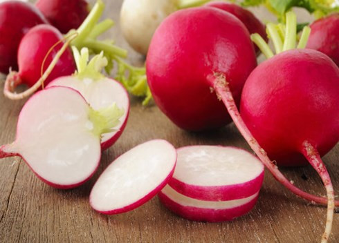 Củ cải đường. Nếu bạn hâm nóng củ cải các nitrat có trong nó sẽ bị mất. Bạn không cần phải hâm nóng củ cải đường sau khi được nấu. Nếu bạn đã chế biến nó một ngày trước đó và giữ nó bên trong tủ lạnh thì trước khi ăn lấy ra từ tủ lạnh vài tiếng.