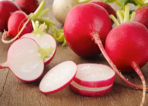 Củ cải đường. Nếu bạn hâm nóng củ cải các nitrat có trong nó sẽ bị mất. Bạn không cần phải hâm nóng củ cải đường sau khi được nấu. Nếu bạn đã chế biến nó một ngày trước đó và giữ nó bên trong tủ lạnh thì trước khi ăn lấy ra từ tủ lạnh vài tiếng.