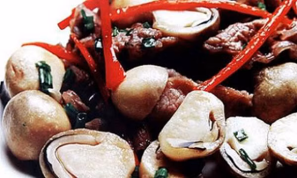 Nấm. Nấm phải được ăn tươi và không bao giờ nên hâm nóng. Các thành phần của protein trong nấm sẽ thay đổi nếu bạn sẽ hâm nóng lại nó và gây ra tác dụng có hại.