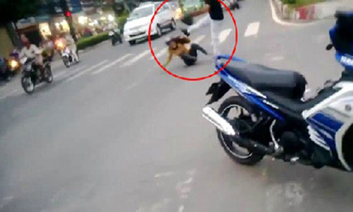 Phan no ga chong danh vo tui bui den bat tinh giua duong