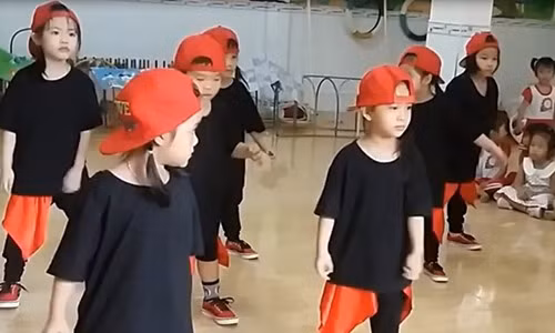 Man nhay hip hop cua hoc sinh mau giao gay sot mang