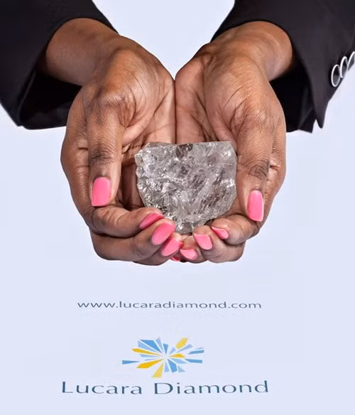 Trong bảng xếp hạng những viên kim cương lớn nhất thế giới từng được tìm thấy, “The Lesedi la Rona” (1.109 carat) xếp thứ hai, sau viên kim cương 3.016,75 carat “Cullinan Diamond” được tìm thấy tại Nam Phi vào năm 1905.