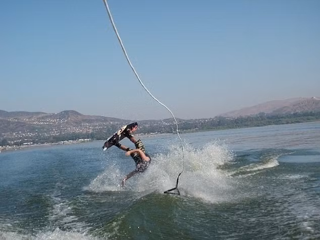 Tình huống buộc phải đối mặt khi tham gia trò chơi mạo hiểm.