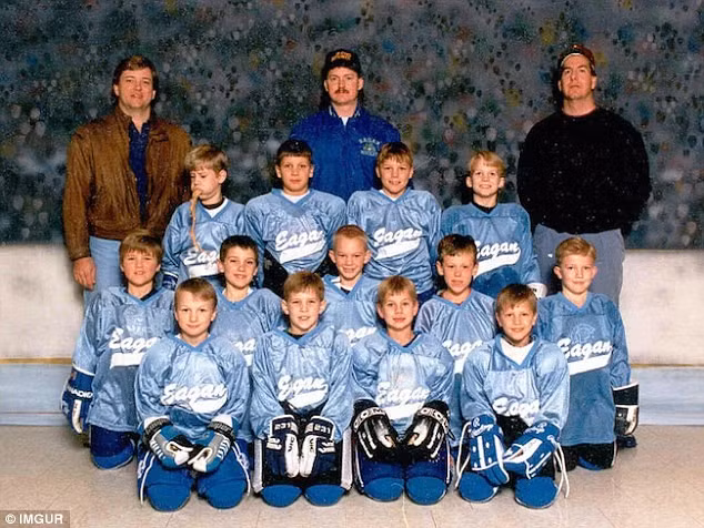 Bức ảnh nổi tiếng mạng nhờ màn "phun mưa" hài hước.