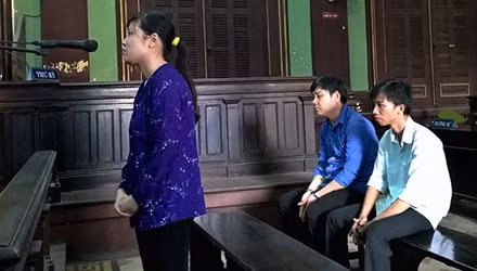 Chau gai giet ba ngoai vi khong cho muon tien