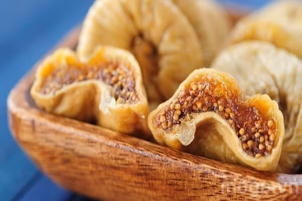 Cải thiện hệ tiêu hóa: Lượng chất xơ trong sung cao nên rất có lợi cho hệ tiêu hóa và giúp chống táo bón.