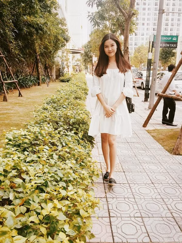 Trong khi đó, đôi chân lại gầy tong teo khiến nhiều người không khỏi xót xa.