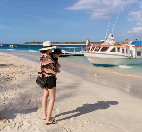 Lee Balan và con trai có những ngày tận hưởng không khí tuyệt vời ở thiên đường nhiệt đới.