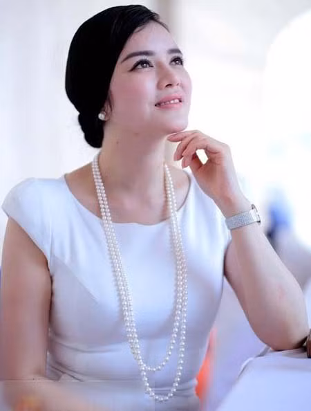 Người đẹp Lý Nhã Kỳ.