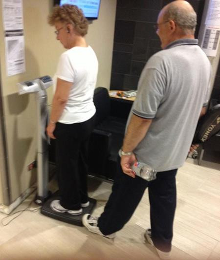 Thử xem ai nặng hơn nào. (ảnh BR)