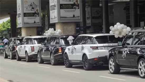 Cách đây không lâu, đại gia siêu xe Minh Nhựa khiến nhiều người xôn xao với màn đếm ngược tự tử khi người vợ Minh Nhựa bỏ nhà ra đi. Thật may vì sau đó người phụ nữ của anh đã trở về và sống cuộc sống viên mãn bên gia đình mình.