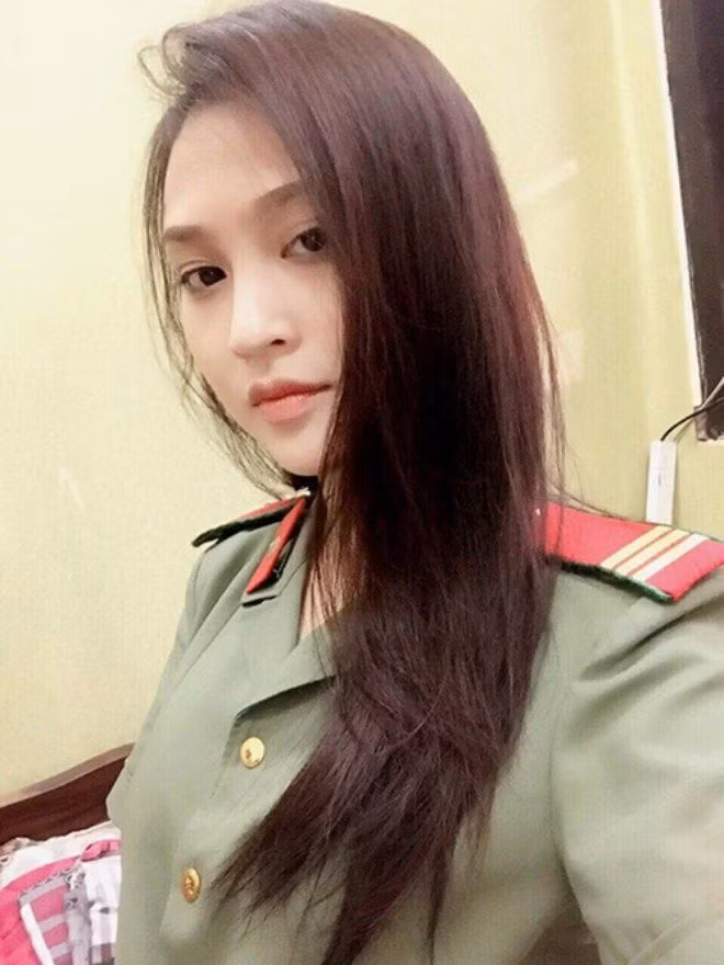 Cùng xem thêm những hình ảnh xinh đẹp, hút hồn của nữ công an 9x Đậu Thùy An nhé: