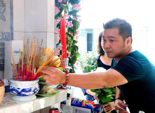 Khi còn sinh thời, cố nghệ sĩ cũng từng là một trong những đồng nghiệp thân thiết với Lý Hùng.