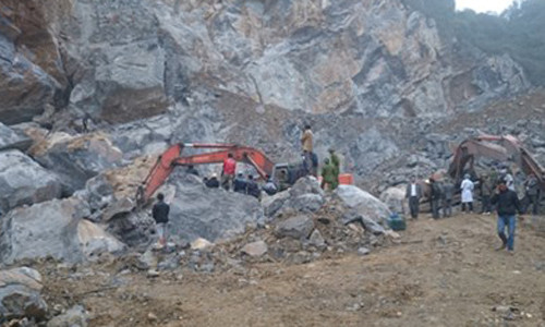 Moi nhat vu sap mo da: 7 nguoi tu nan