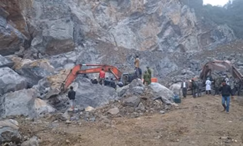 Moi nhat vu sap mo da: 7 nguoi tu nan