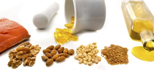 Ăn quá nhiều chất béo thực sự đúng là không tốt, nhưng cơ thể chúng ta vẫn cần chất béo để cho các tế bào trong cơ thể hoạt động được đúng chức năng. Vì vậy, bạn cần chọn các chất béo lành mạnh như chất béo từ cá, chất béo không bão hòa từ thực vật hoặc các loại hạt để đảm bảo lượng cung cấp chất béo cho cơ thể.