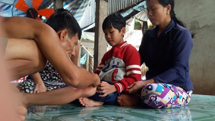 “Than y” ky di mien Tay: Chua ba benh bang... thoi phu phu