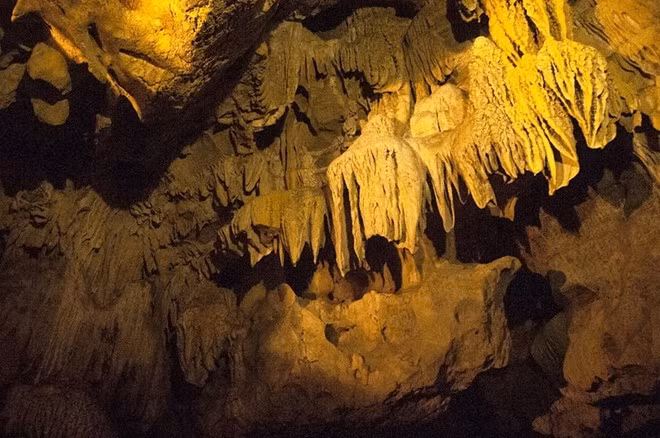 Động Thiên Hà là điểm nhấn của du lịch hang động ở Ninh Bình để du khách cùng khám phá cùng đắm say.