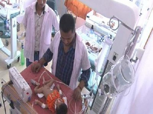 Khong sinh duoc con trai, thim nem chau trai tu tang 3 xuong dat