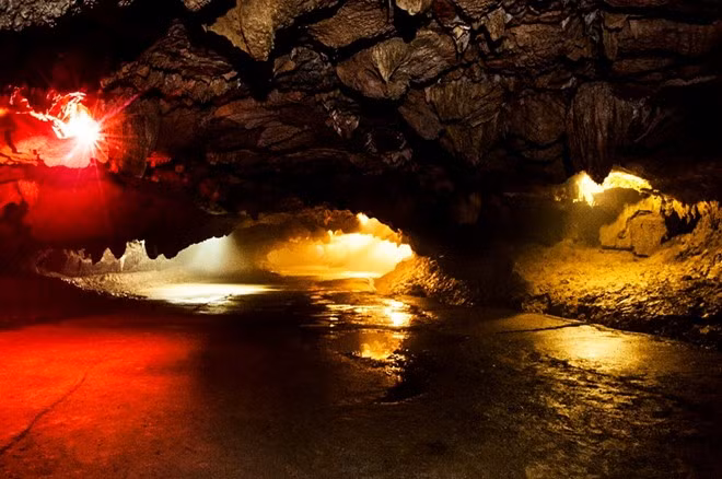 Động có chiều dài 700 m bao gồm động khô dài 200 m và động nước dài 500 m.