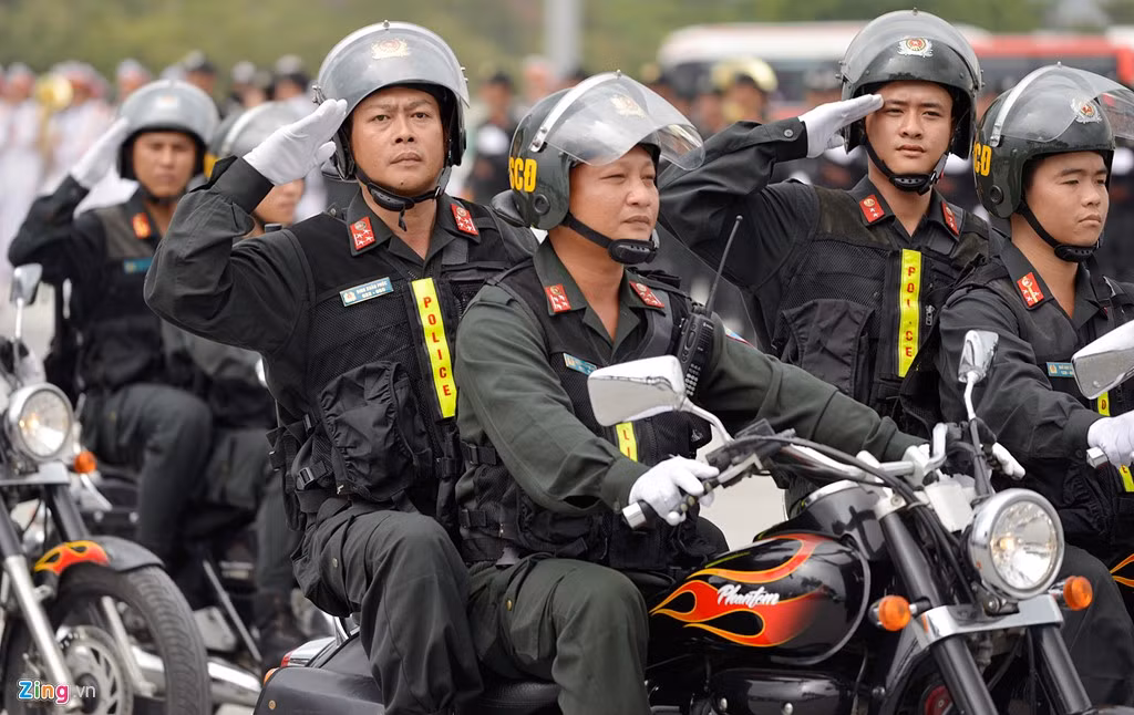 Những chiếc xe môtô phân khối lớn được trang bị phục vụ công tác tuần tra. Xe có hệ thống thông tin liên lạc hiện đại, phục vụ kịp thời công tác chỉ huy, chỉ đạo trong mọi tình huống.