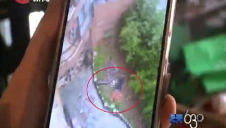 Người phụ nữ rơi từ tầng 24 xuống đất.