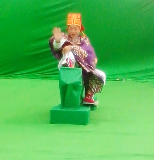 Kịch bản thay đổi liên tục 30 phút một lần, nhưng mỗi Táo đều phải tự ghi nhớ phần thoại của nhân vật mình đảm nhận. Năm nay Tự Long tiếp tục mang đến những bài hát chế đặc sắc, đặc biệt phải kể đến ca khúc "Vợ người ta".