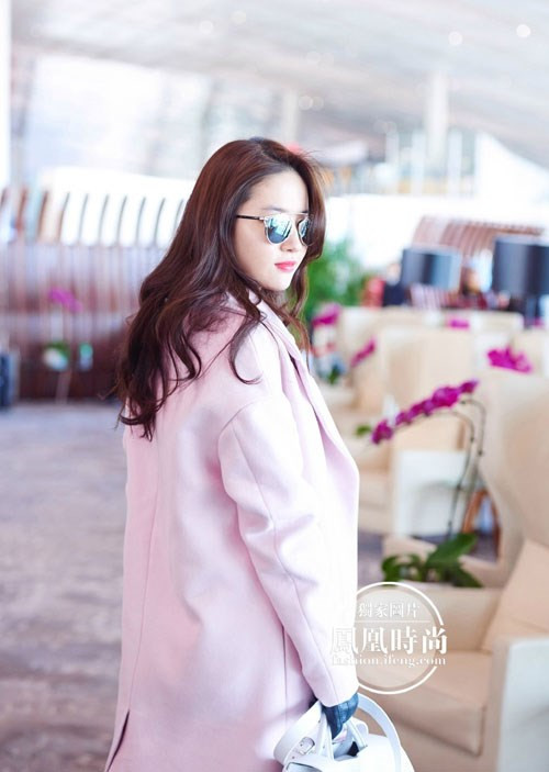 Cô sẽ đáp chuyến bay tới Pháp tham dự tuần lễ thời trang Paris Houte Couture 2016.