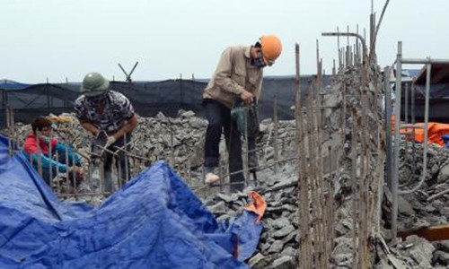 Phá dỡ cao ốc 8B Lê Trực.