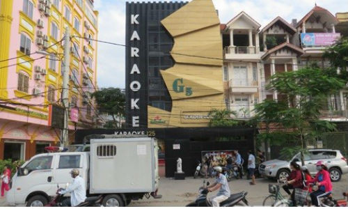 Quán karaoke bị cảnh sát đột kích. Ảnh: TL. Quán karaoke bị cảnh sát đột kích. Ảnh: TL.