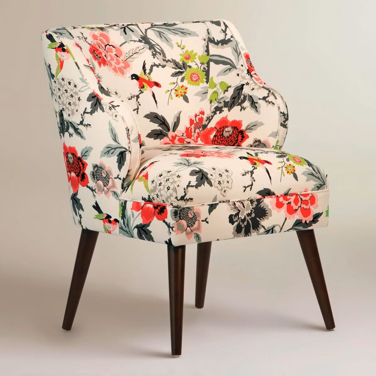 Theo dự báo của các chuyên gia nội thất, năm nay, xu hướng hình hoa sẽ có mặt trong hầu như mọi không gian thiết kế, trang trí. Thậm chí, có người còn hài hước khi cho rằng, các thiết kế mang họa tiết hình hoa sẽ trở thành xu hướng bị "lạm dụng" nhiều nhất trong năm.