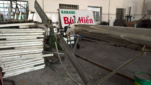 Toàn bộ phần khung và cánh quạt máy bay đều được làm bằng inox.