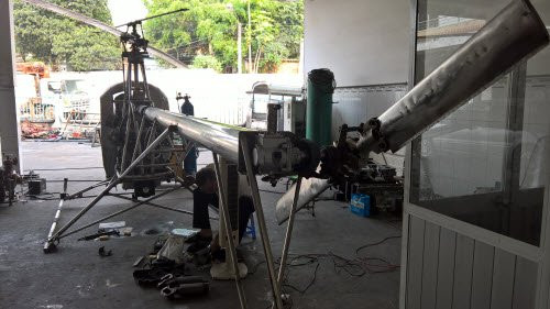 Cánh quạt ở phần đuôi được bảo vệ bởi một vòng inox để tránh va xuống mặt đất.