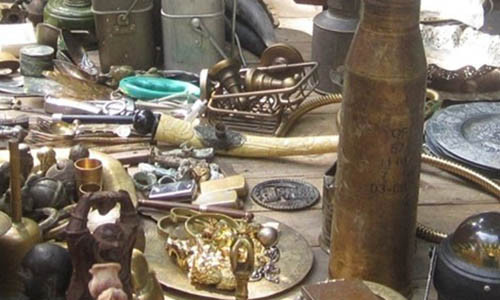 Những món hàng như thế này rất dễ tìm thấy ở chợ dân sinh.