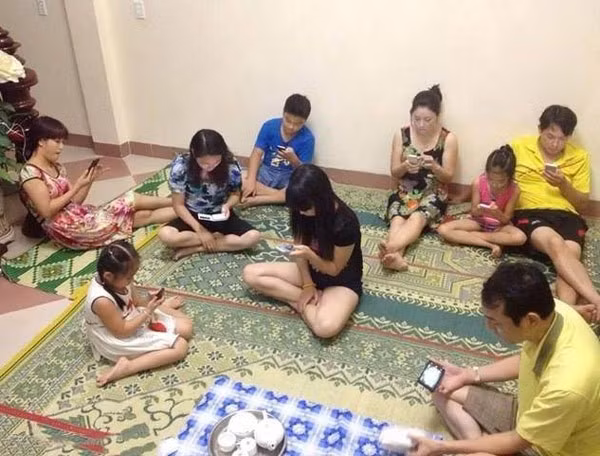 Giat minh buc thu gui bo nghien smartphone cua cau be tieu hoc-Hinh-2