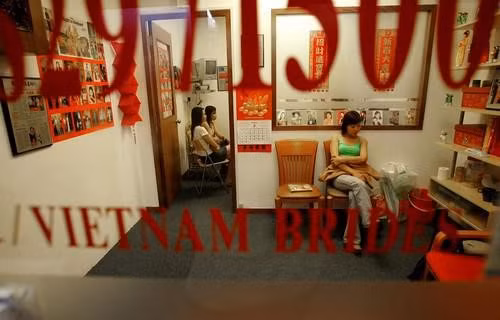 Nghe mai moi co dau Viet o Singapore gap canh lao dao-Hinh-2