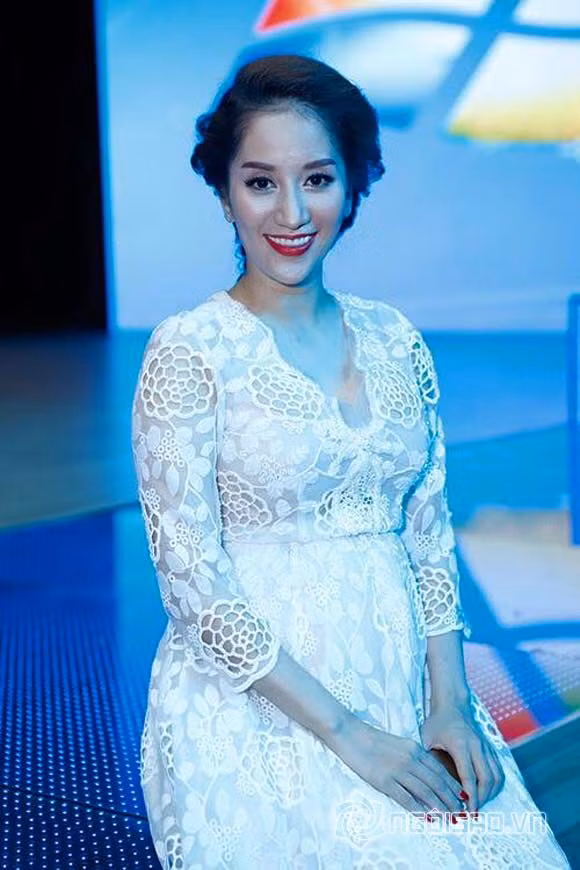 Khánh Thi tâm trạng "Nhức đầu như muốn nổ tung".