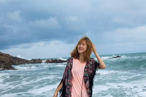 Cũng vì lí do này mà Phan Hương có riêng một trang fanpage có tên “ Thích tóc tết là biết tết tóc” để chia sẻ các kiểu tóc mình đã thực hiện. Bên cạnh đó, Hương còn có một sở thích rất đặc biệt là tìm hiểu về Phật Giáo.