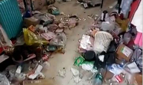 Ký túc xá này không khác gì bãi rác.