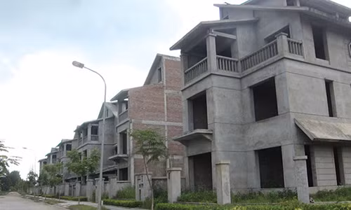 Khu biệt thự thuộc Dự án Sunny Gardens (huyện Quốc Oai) bị bỏ hoang từ nhiều năm nay.