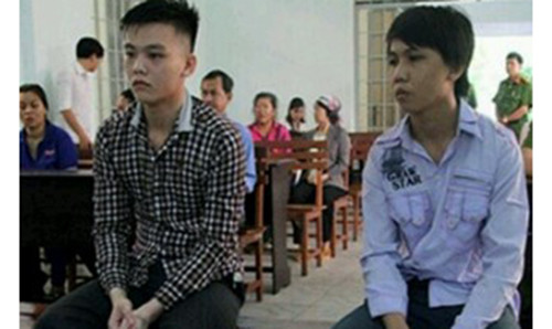 Tân và Tuấn tại phiên tòa sơ thẩm.